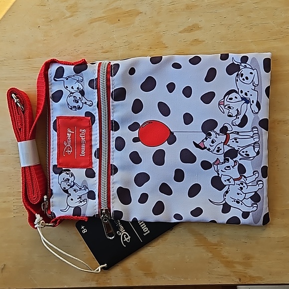 DISNEY DALMATIONS PASSPORT BAG - Picture 11 of 11